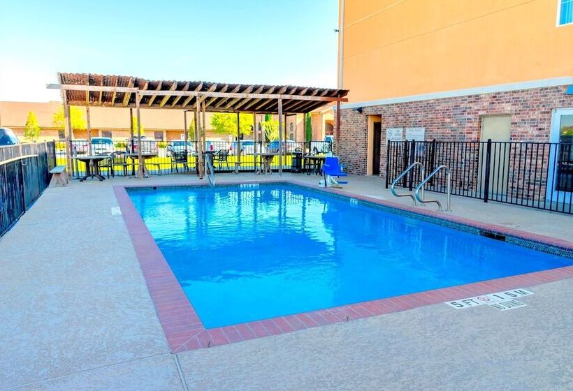 هتل Spark By Hilton Pearland