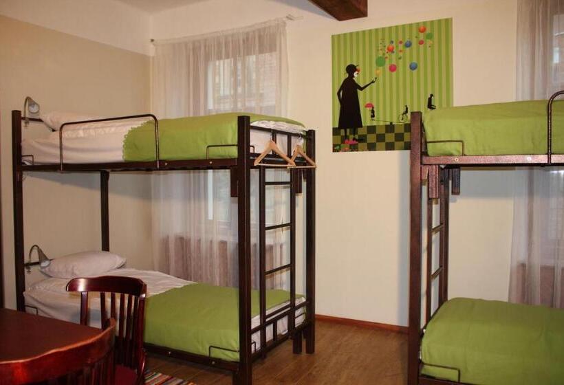 Red Nose Hostel With Self Check In