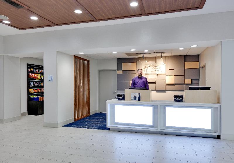 Holiday Inn Express Hotel & Suites Cleburne, An Ihg