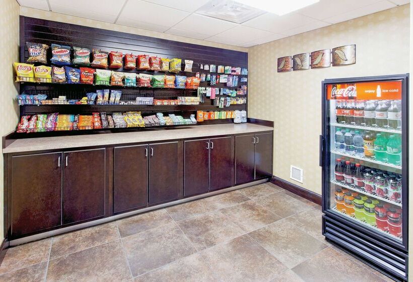 هتل La Quinta By Wyndham Warner Robins   Robins Afb