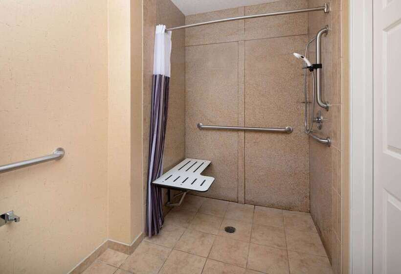 هتل La Quinta By Wyndham Warner Robins   Robins Afb