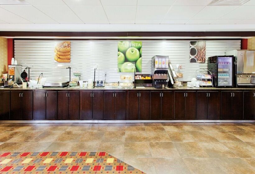 هتل La Quinta By Wyndham Warner Robins   Robins Afb