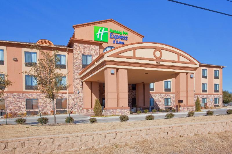 בית מלון כפרי Red Lion Inn & Suites Mineral Wells