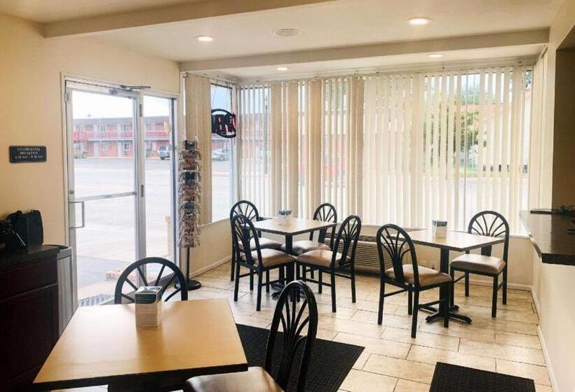 בית מלון כפרי Rodeway Inn & Suites Sheridan