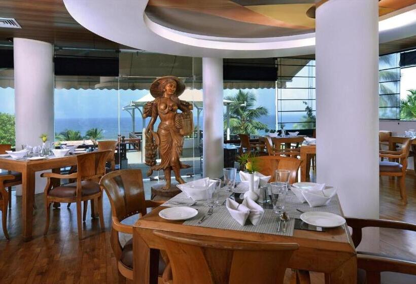 فندق Gokulam Grand Turtle On The Beach