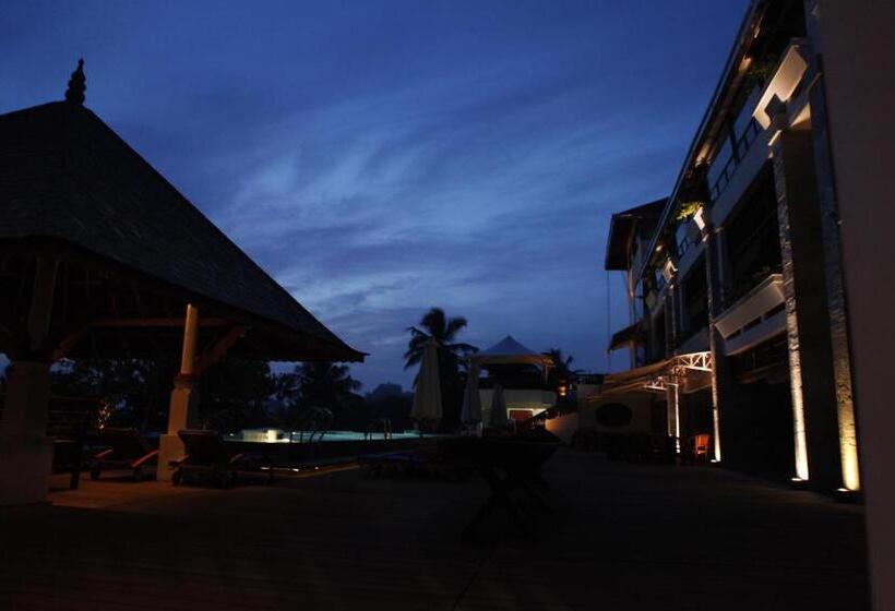 فندق Gokulam Grand Turtle On The Beach