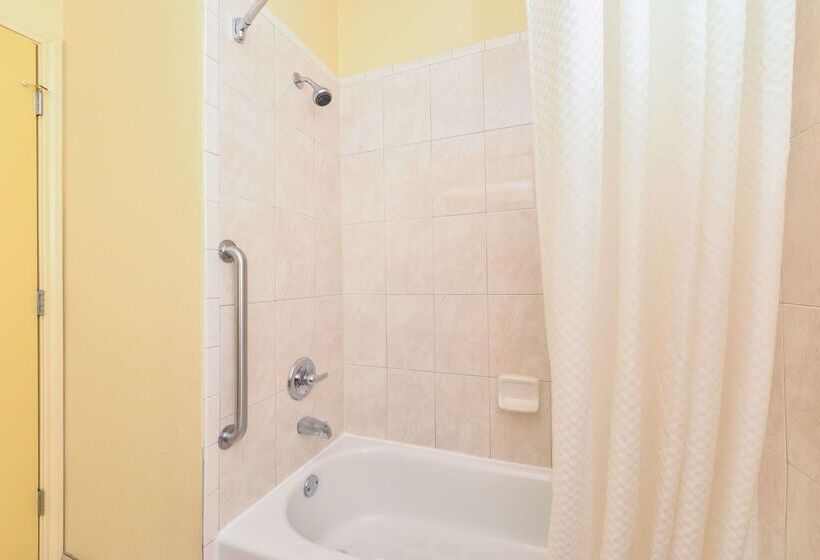 בית מלון כפרי Americas Best Value Inn & Suites Livingston