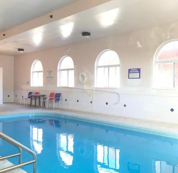בית מלון כפרי Americas Best Value Inn And Suites Saint Charles