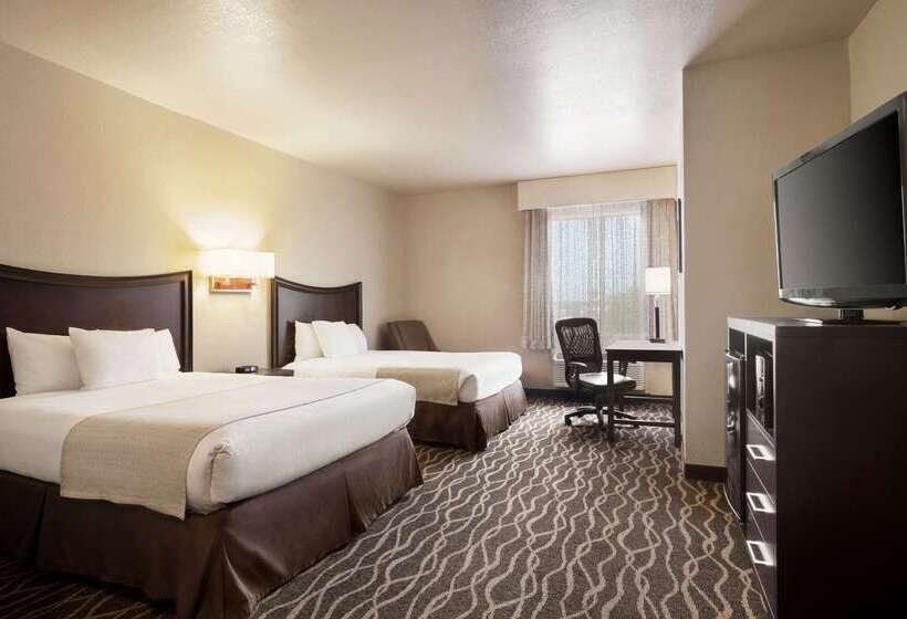 בית מלון כפרי Baymont By Wyndham Clute Lake Jackson