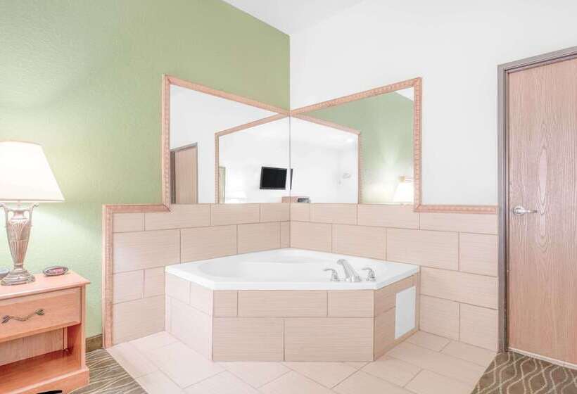 בית מלון כפרי Baymont By Wyndham Pearsall