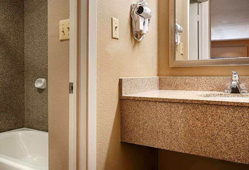 호텔 Best Western Cedar Inn