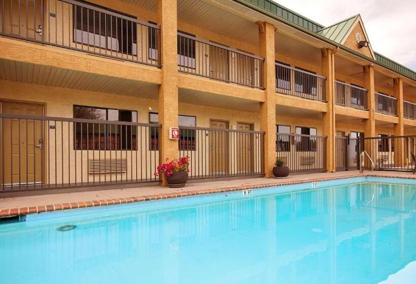 호텔 Best Western Cedar Inn