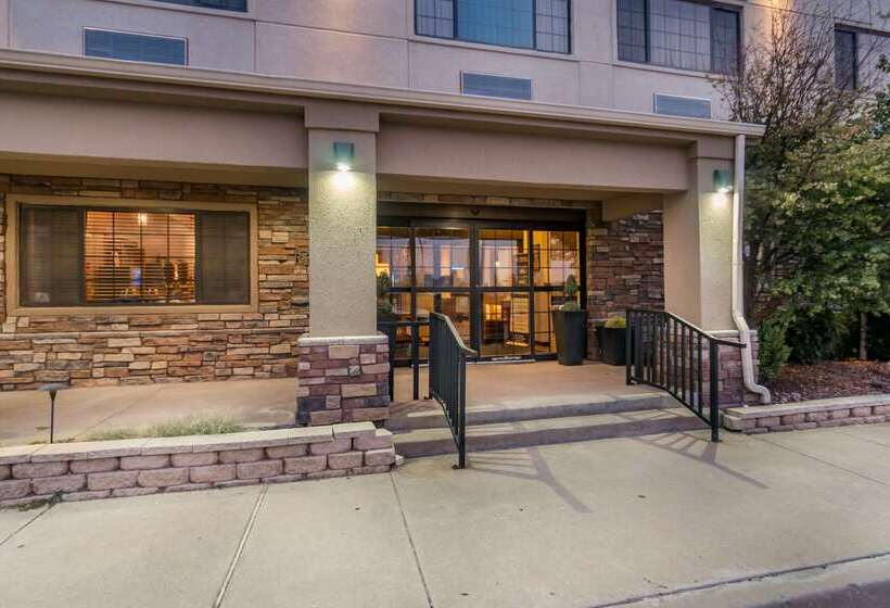 호텔 Best Western Plus Shamrock Inn & Suites