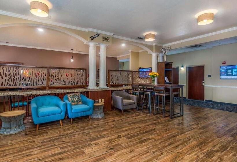 호텔 Best Western Plus Shamrock Inn & Suites