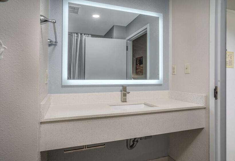 בית מלון כפרי Best Western Plus Silver Creek Inn