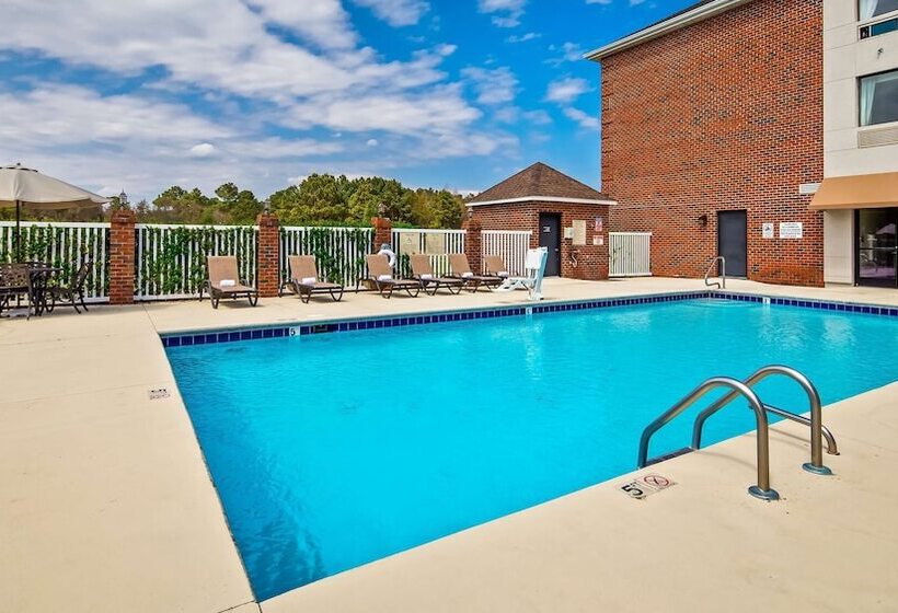 בית מלון כפרי Best Western Plus Silver Creek Inn