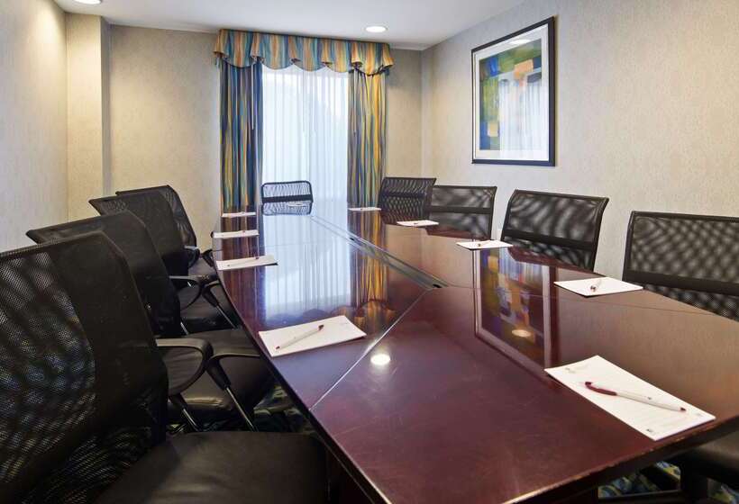 בית מלון כפרי Best Western Plus Waynesboro
