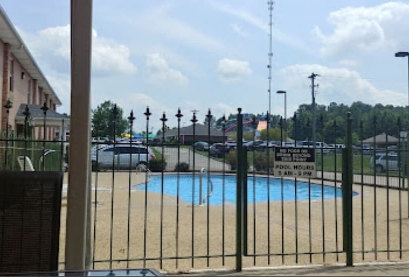 Отель Collins Inn & Suites