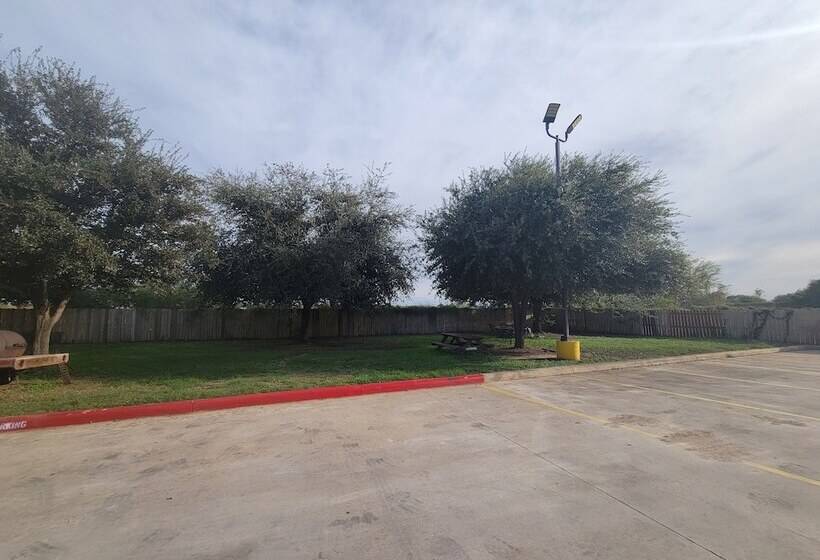 酒店 Cotulla Whitten Inn