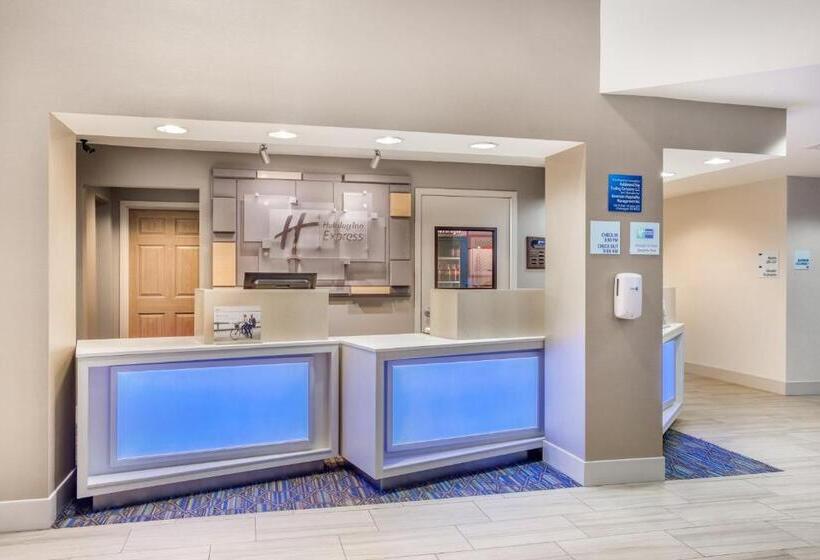 هتل Holiday Inn Express Wisconsin Dells, An Ihg