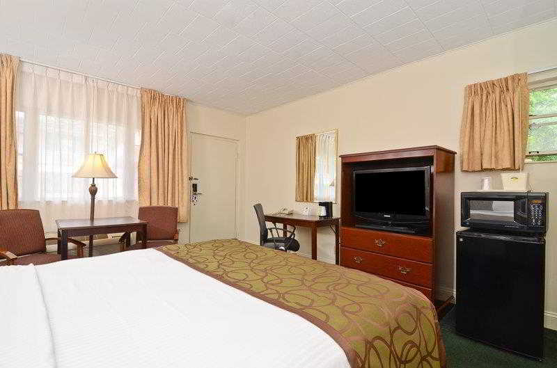 בית מלון כפרי Red Roof Inn & Suites Hazleton