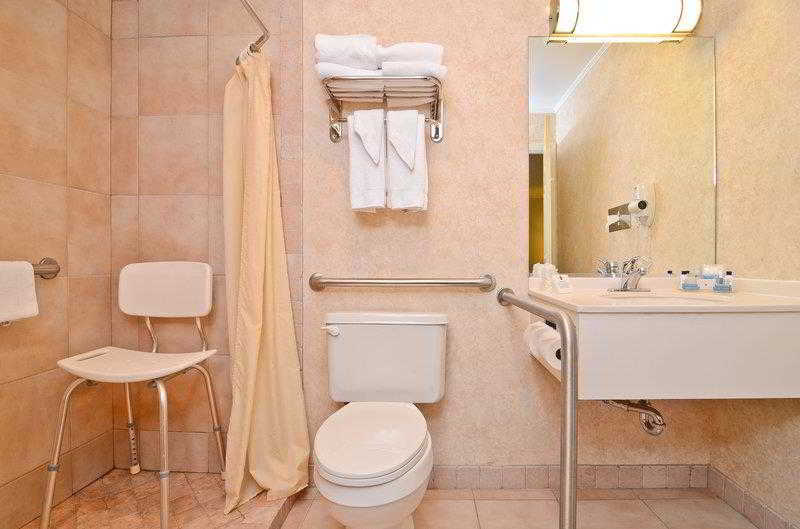 בית מלון כפרי Red Roof Inn & Suites Hazleton