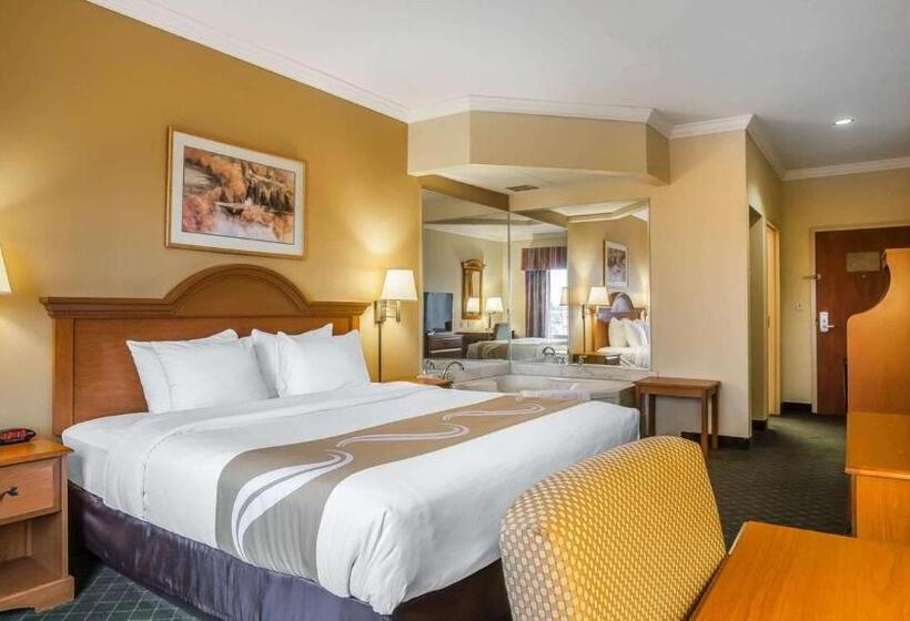 ホテル Tahlequah Inn