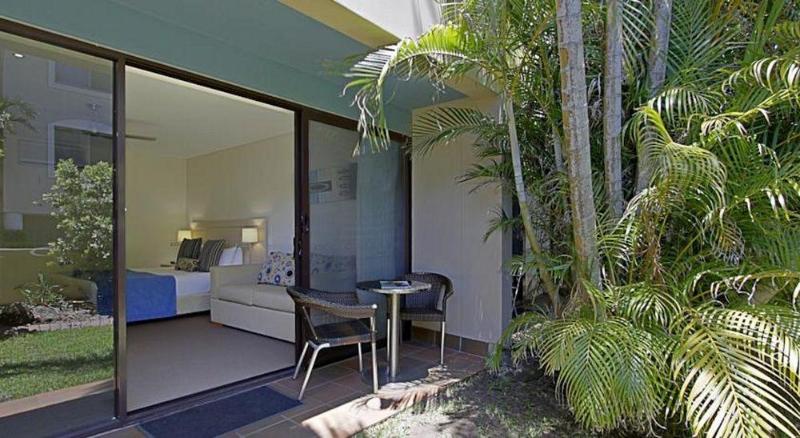 هتل Waves  Byron Bay