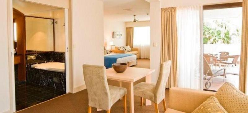 هتل Waves  Byron Bay