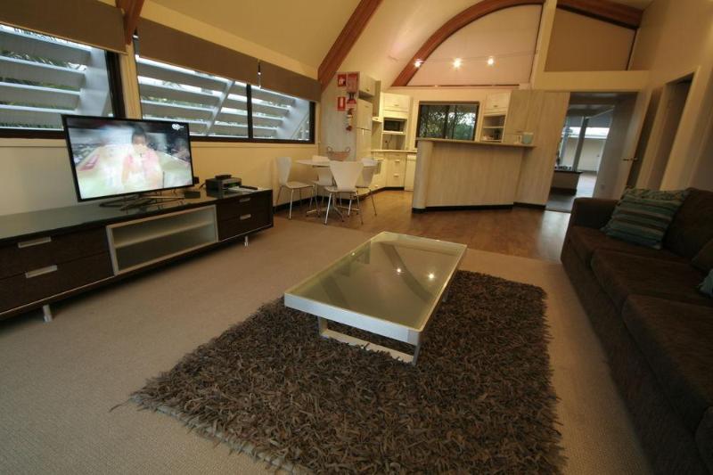 هتل Waves  Byron Bay