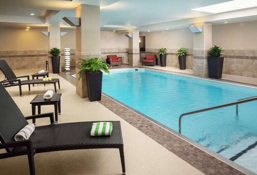 هتل Embassy Suites By Hilton St. Louis Downtown