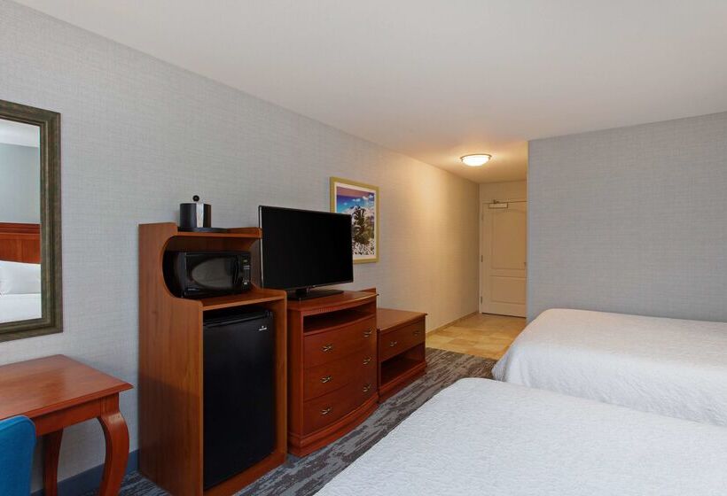 هتل Hampton Inn & Suites Clovisairport North