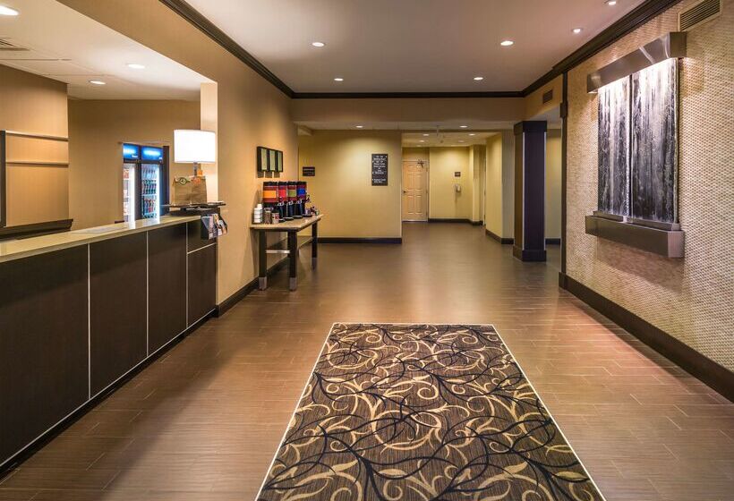 هتل Hampton Inn & Suites Reno