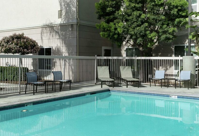 هتل Homewood Suites By Hilton  Fresno Airport/clovis, Ca