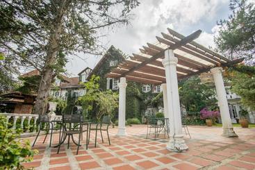 هتل The Bala's Holiday Chalet