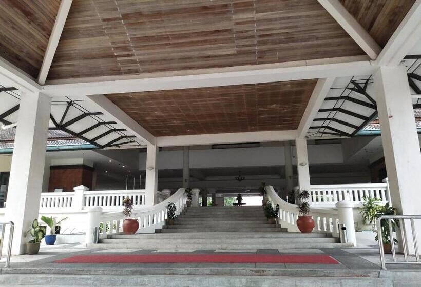 هتل The Orient Star Resort Lumut