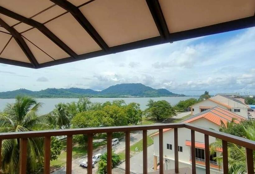 هتل The Orient Star Resort Lumut