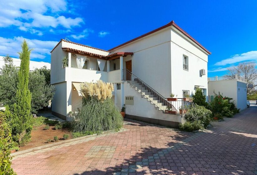 Apartments & Rooms Buble