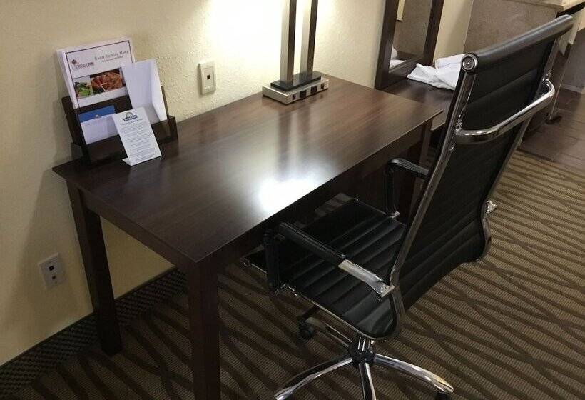 هتل Days Inn & Suites By Wyndham Pasadena