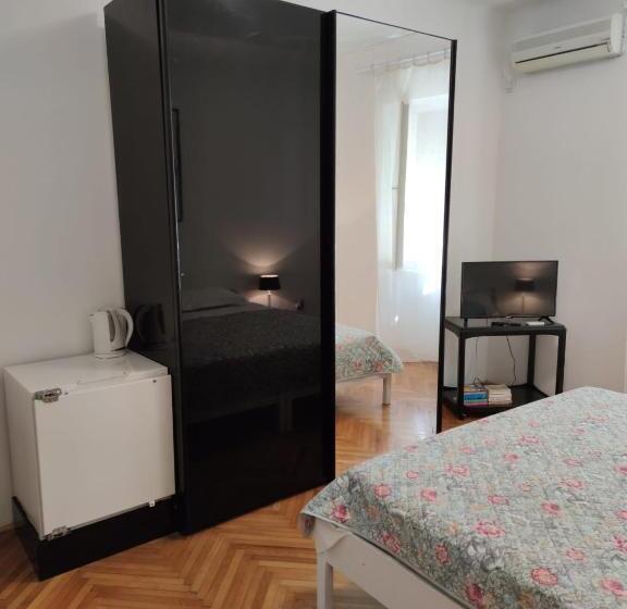 هتل Private Accommodation Raspudic