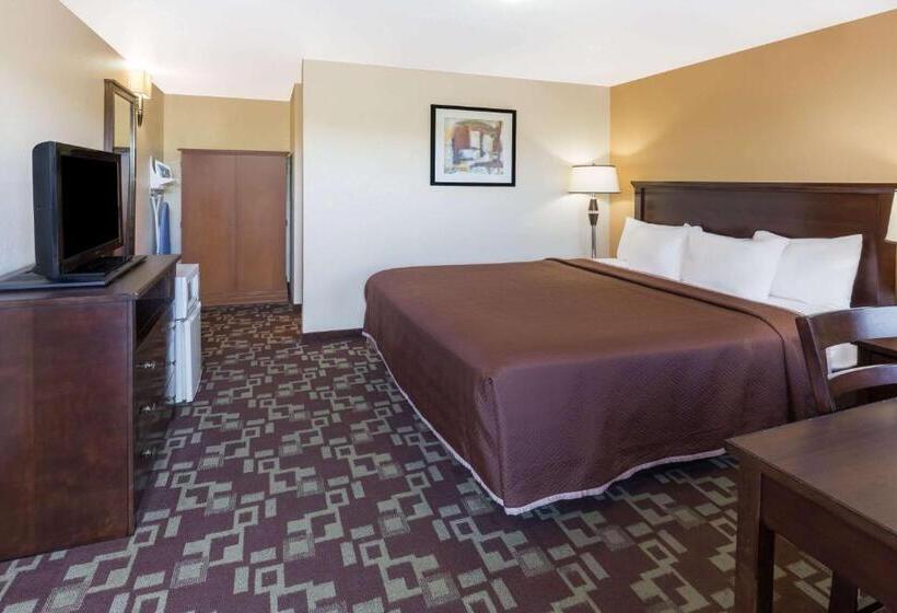 فندق Travelodge By Wyndham Newport