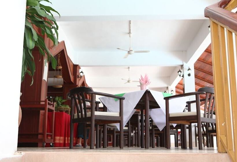 هتل Vansana Vang Vieng