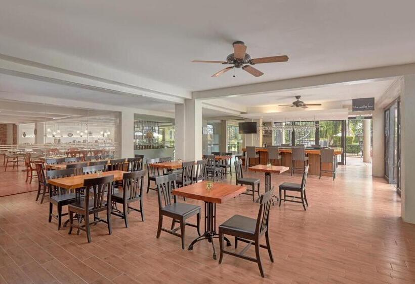 ホテル Holiday Inn & Suites Batangas Limapark, An Ihg
