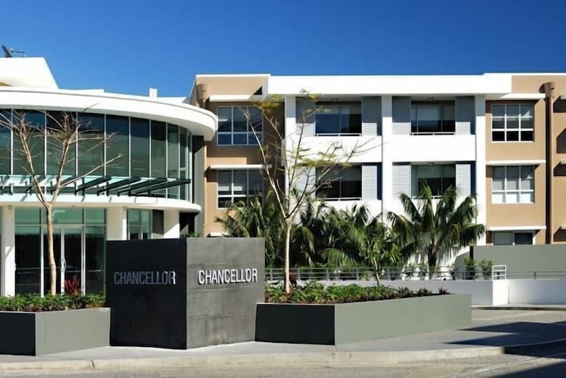 בית מלון כפרי Chancellor Executive Apartments