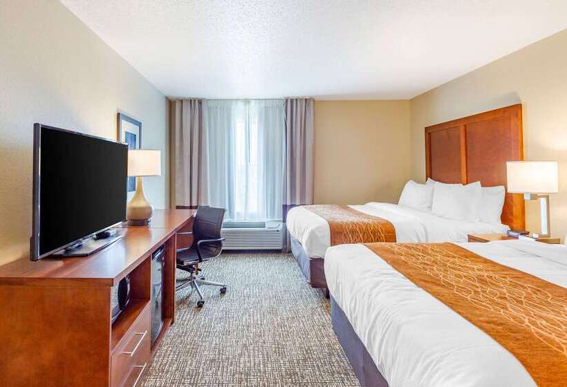 호텔 Comfort Inn Dekalb  Adjacent The University