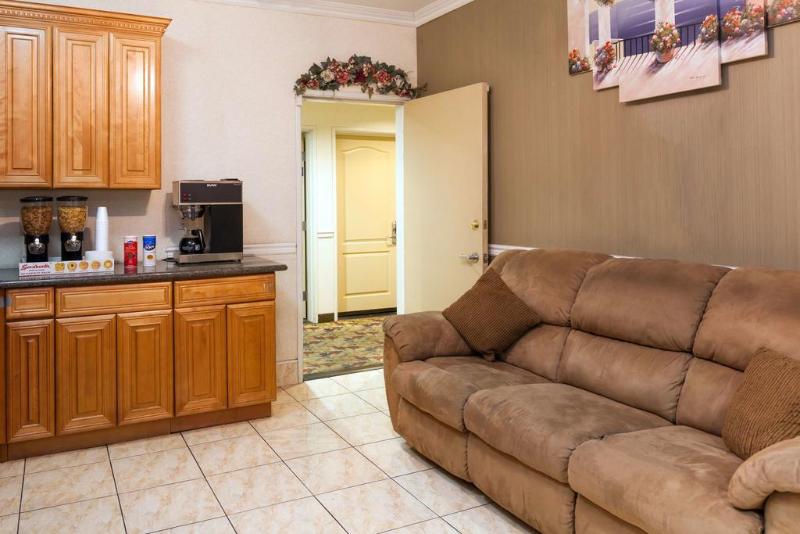 ホテル Howard Johnson By Wyndham Bakersfield