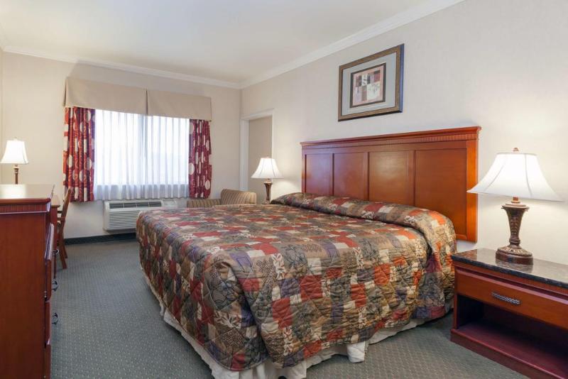 ホテル Howard Johnson By Wyndham Bakersfield