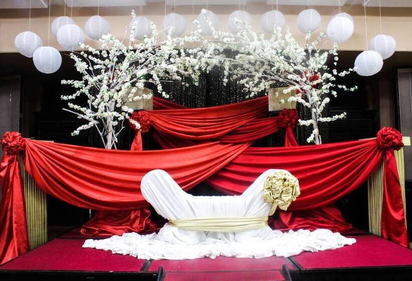 هتل Manila Grand Opera