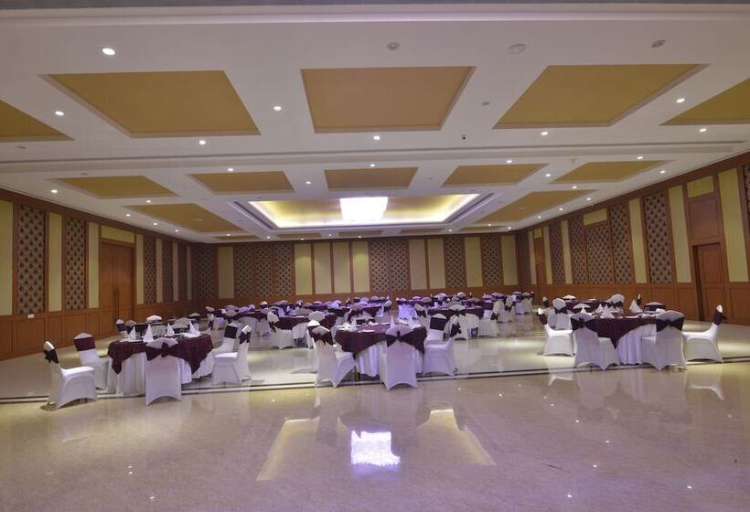 בית מלון כפרי Orchha Palace And Convention Centre
