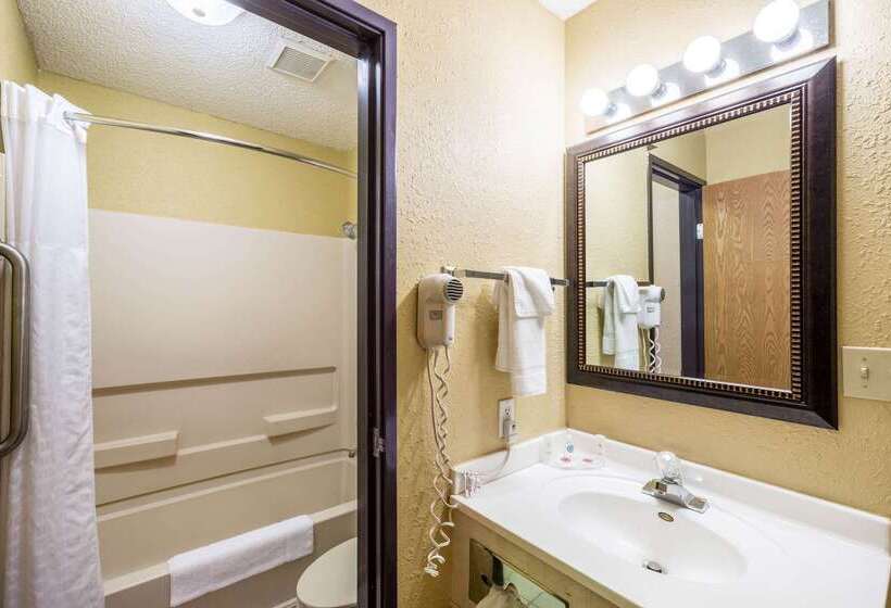 هتل Quality Inn
